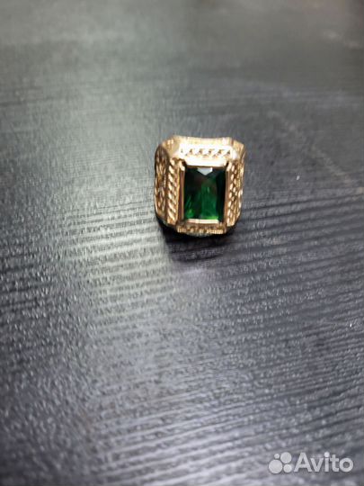Мужской золотой перстень