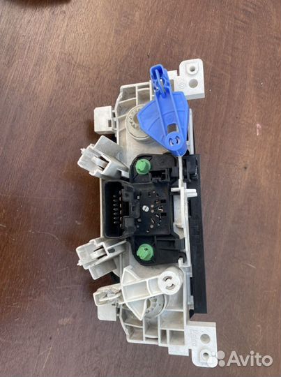 Блок упраления отопителем Renault Logan 2