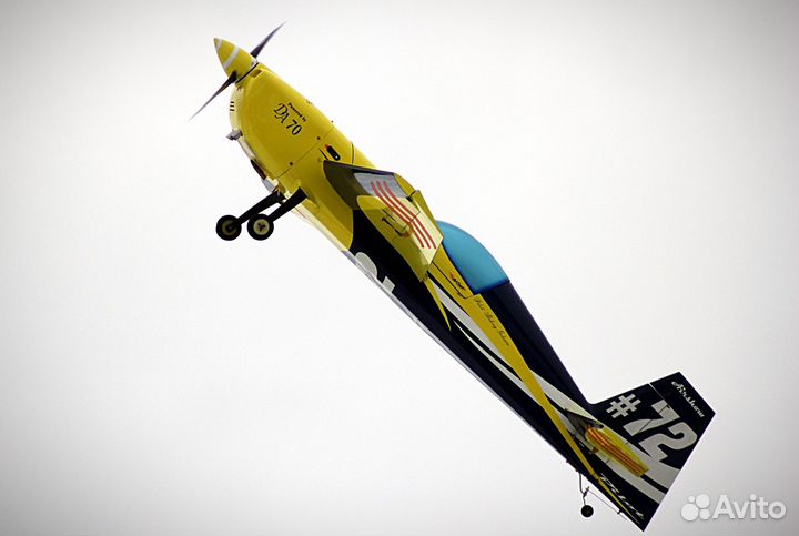 Продам радиоуправляемый самолет Экстра 330 2.3м