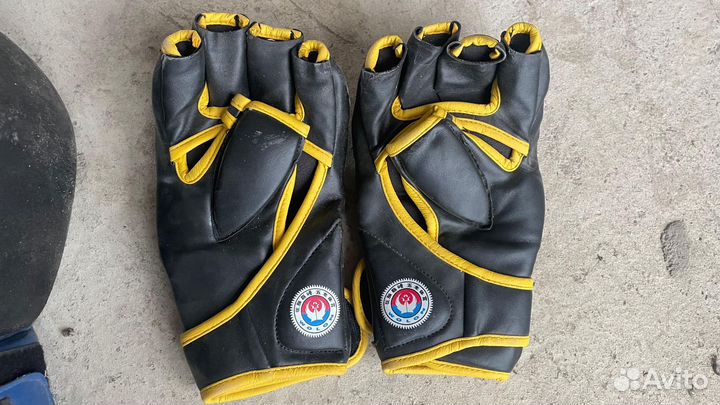 Боксерские перчатки