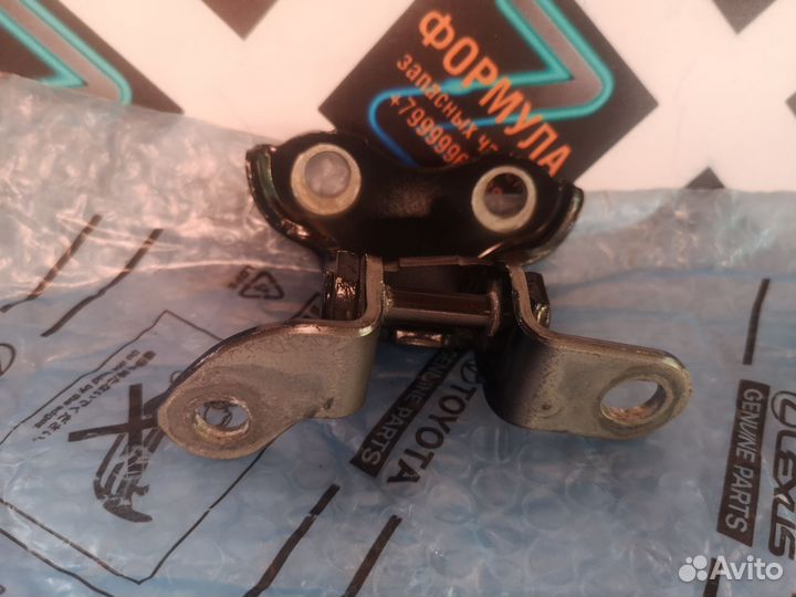 Петля Передней Правой двери Land Cruiser 200