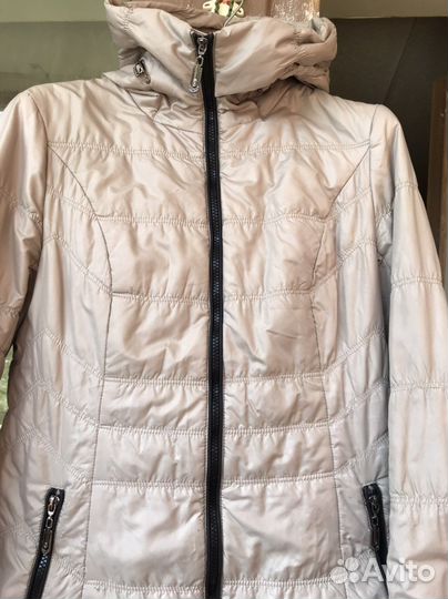 Куртка легкая 46-48 размер с капюшоном