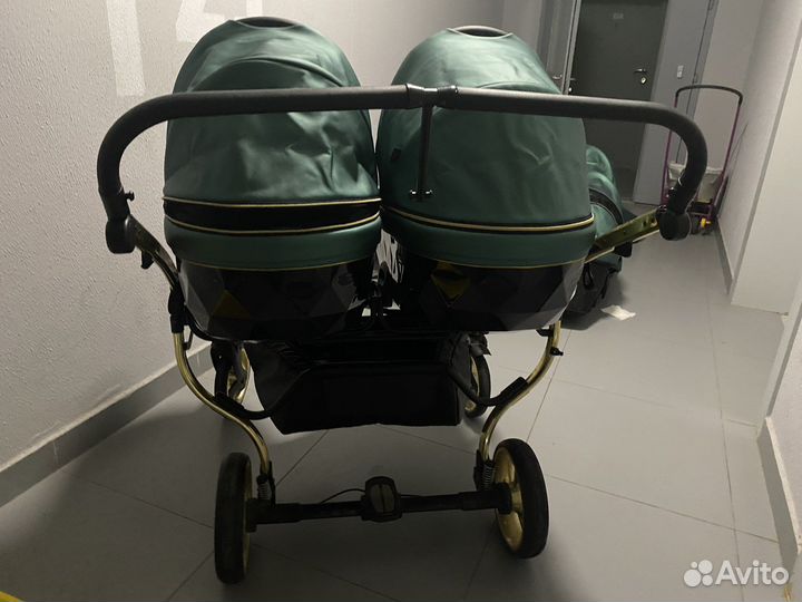 Коляска для двойни junama