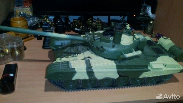 Модель танка Т72 хаки большой 1:16