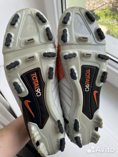 Футбольные бутсы nike total90