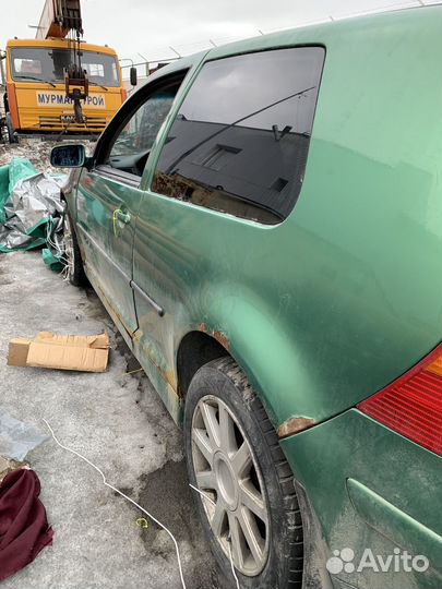Volkswagen Golf 1.4 МТ, 2000, битый, 350 000 км