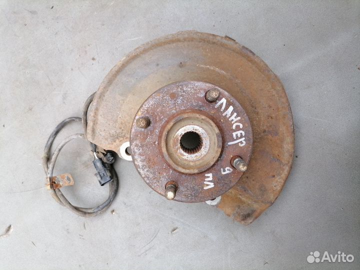 Кулак поворотный пер. левый Mitsubishi Lancer IX