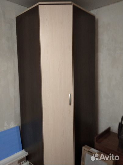 Угловой шкаф