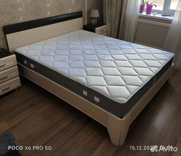 Кровать двухспальная с матрасом 160 200