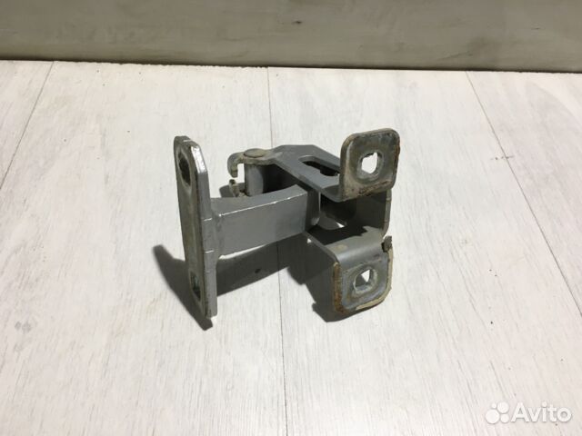 Петля двери багажникаlada largus 1.6 мт к4м