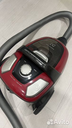 Пылесос Electrolux AeroPerformer Cyclonic