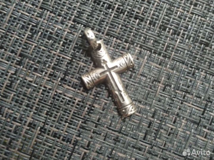 Серебряный крестик