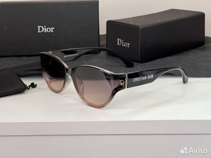 Солнцезащитные очки Dior с футляром комплект