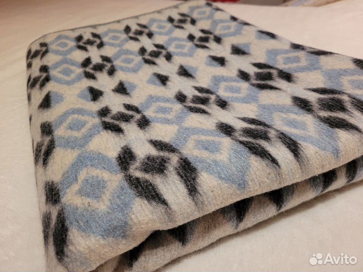 Одеяло полушерстяное 150 х 205 см