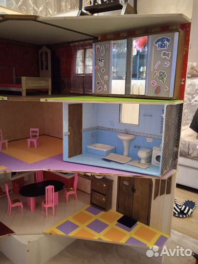 Большой кукольный домик