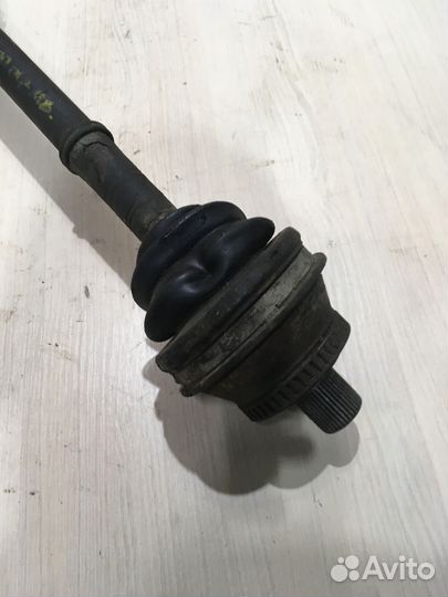 Полуось передняя левая Пассат Б5+ 1.8I МКПП