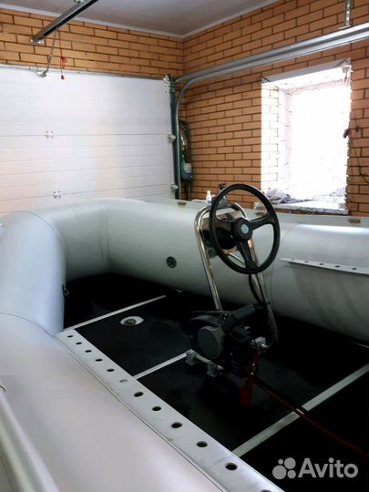 Лодка Бриг 460