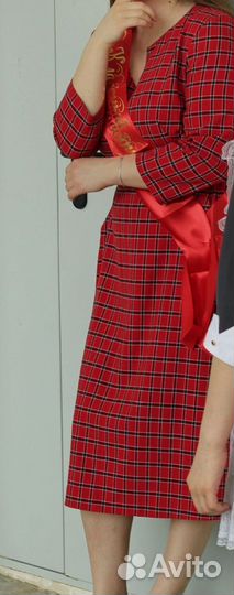 Красное платье Emka