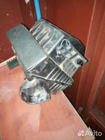 Корпус воздушного фильтра Nissan X-Trail 2.5