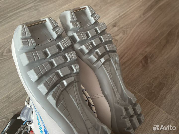 Лыжные ботинки 36 новые