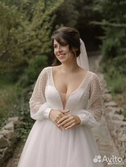 Свадебное платье 42 44 бу