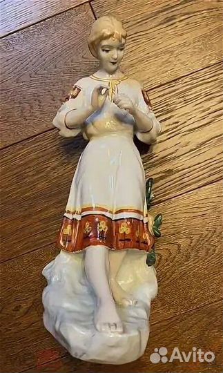 Статуэтка форфоровая