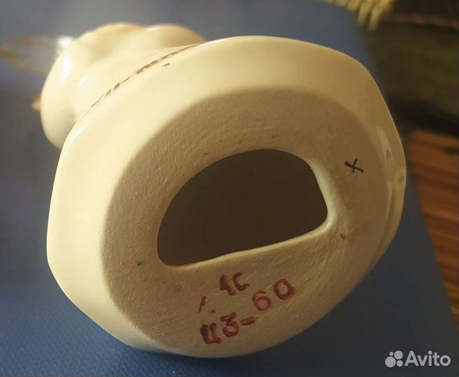 Девушка в кокошнике 1985