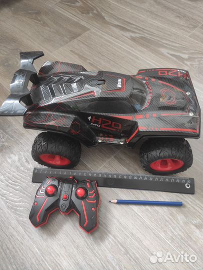 Машинка на радиоуправлении внедорожник
