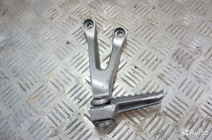 Левый кронштейн Kawasaki ninja zx6r 2000-2004