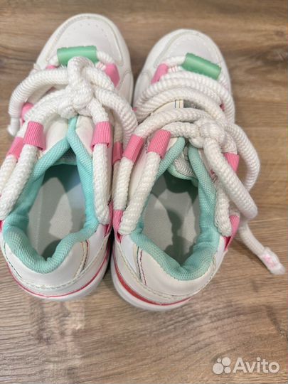 Кроссовки женские 38 размер бу