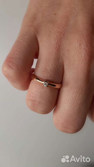 Золотое кольцо с брильянтом