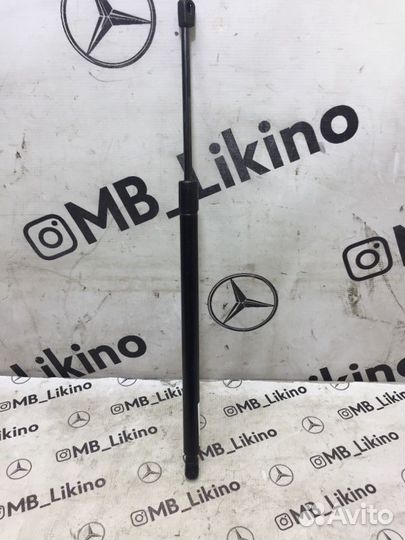 Амортизатор двери багажника левый Mercedes Ml W164