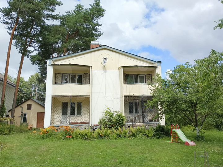 Коттедж 230 м² на участке 10 сот.