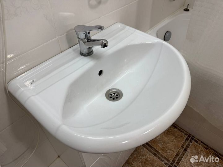 Раковина с тумбой компактная