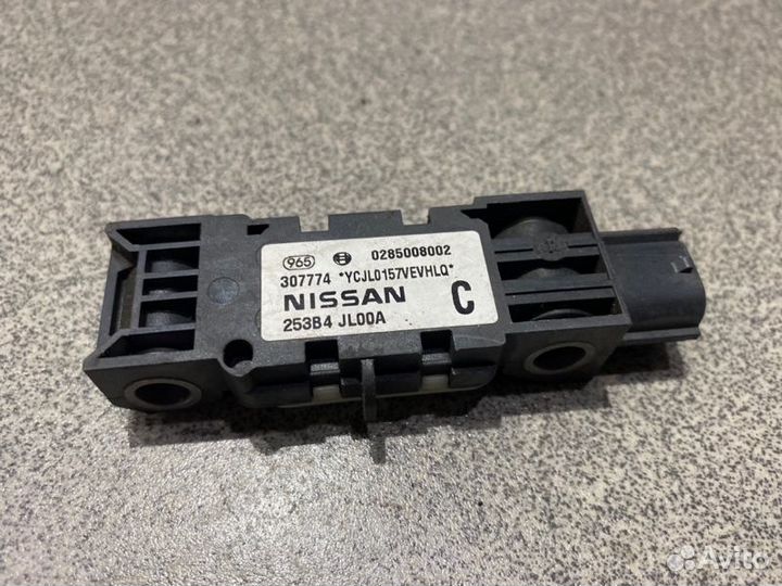 Датчик удара Nissan Fuga Y51 VQ25HR 2010