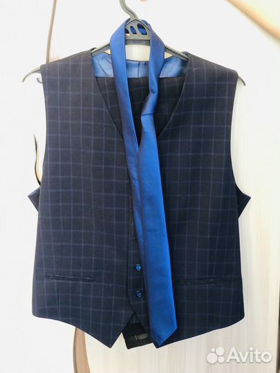 Костюм мужской тройка 50 52