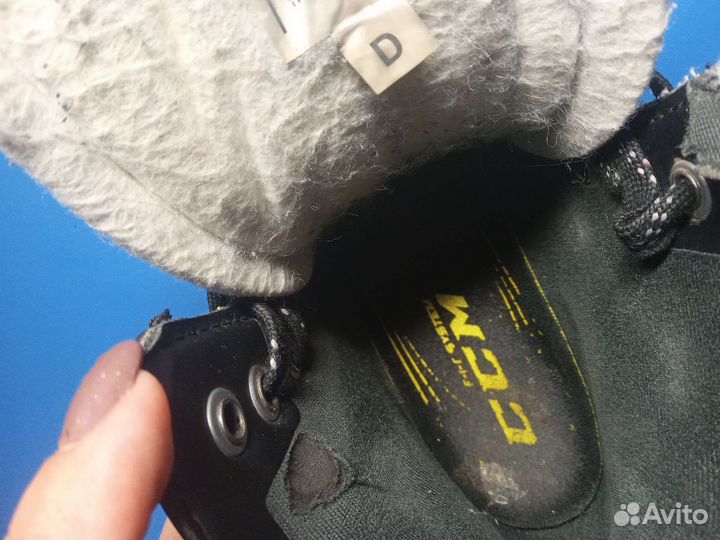 Коньки хоккейные 38