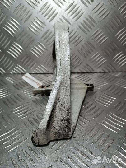 Кронштейн полуоси Volkswagen Touran 2003-2010