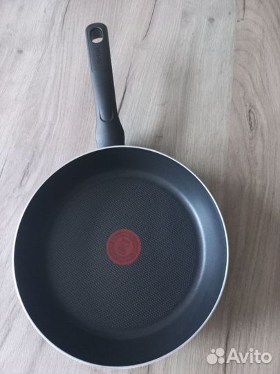 Сковорода tefal новая 24 см