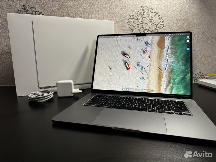 Macbook air 15 m2 8 256