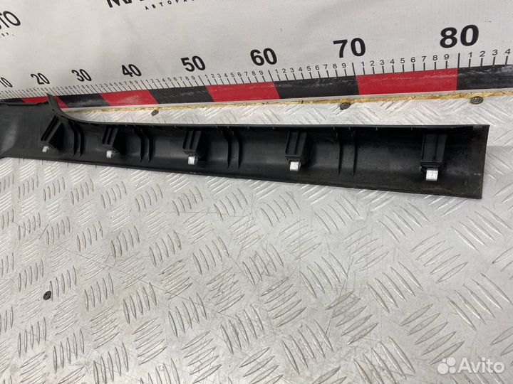 Б/У накладка порога салона (обшивка салона) правый