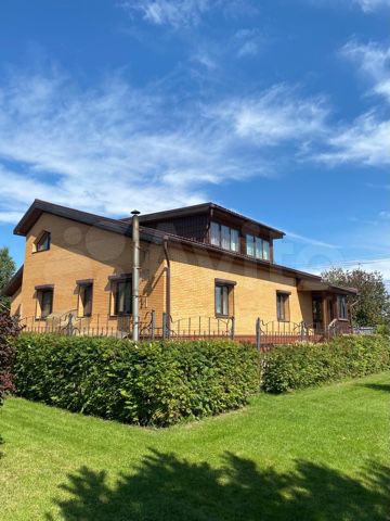 Коттедж 540 м² на участке 20 сот.