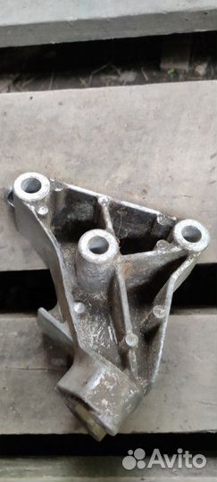 Кронштейн двигателя Opel Vectra B 1.6 2000