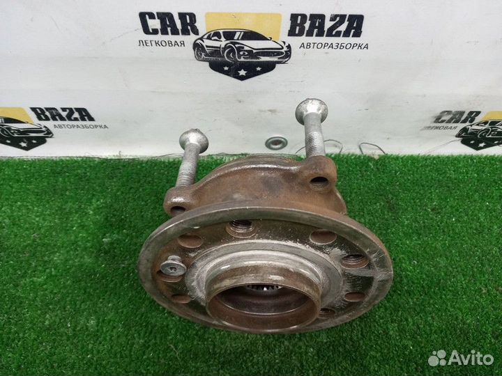 Ступица передняя левая (L) Mercedes-Benz C-class