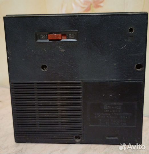 Транзисторный радиоприемник эпохи СССР вега 402