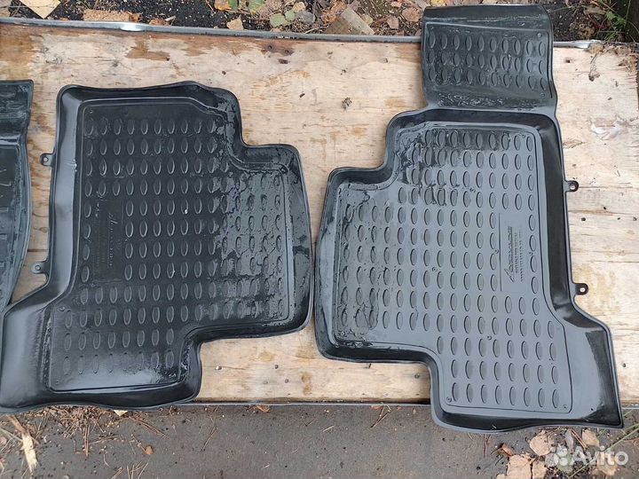Автомобильные коврики резиновые