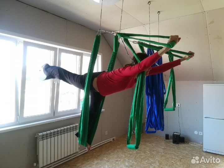 Йога в гамаках