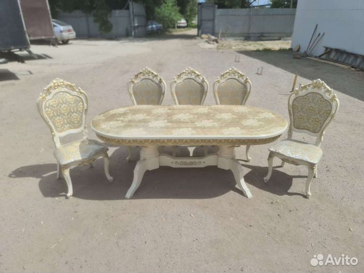 Столы и стулья