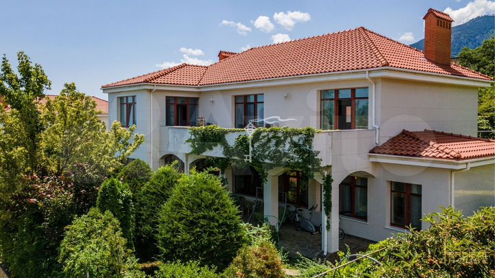 Дом 327 м² на участке 21 сот.