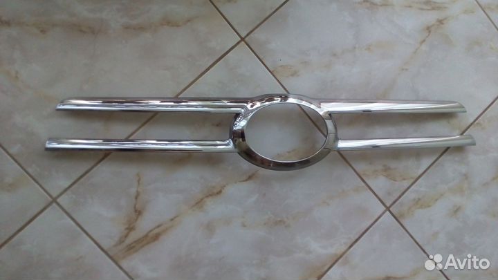 Радиаторная решетка для Toyota RAV4